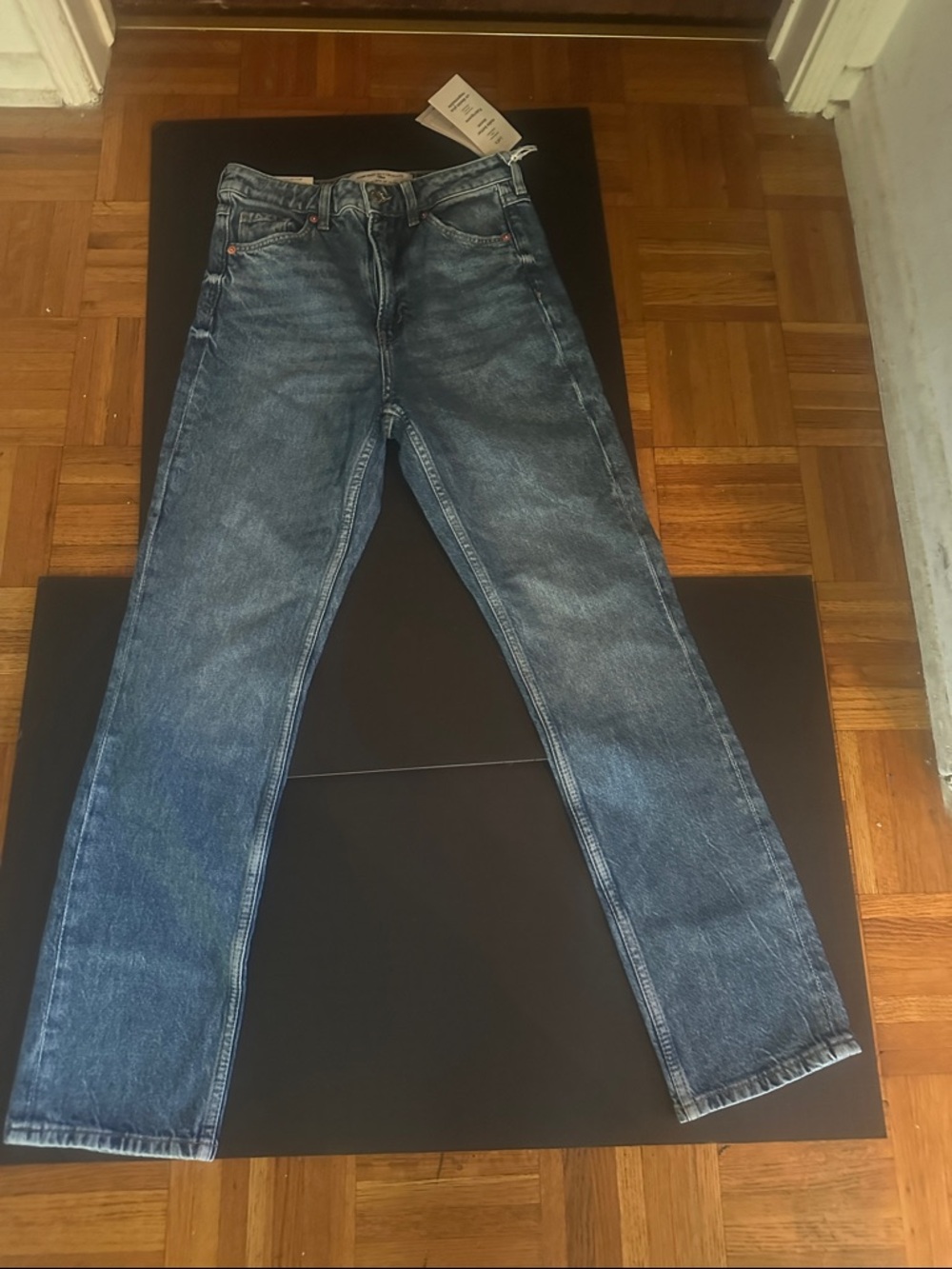 H&M Women's Straight Leg Jeans in Medium Blue Wash